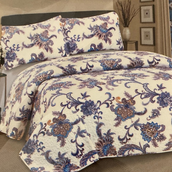 Hotel at Home Other - Hotel at home 3pc Quilt set King